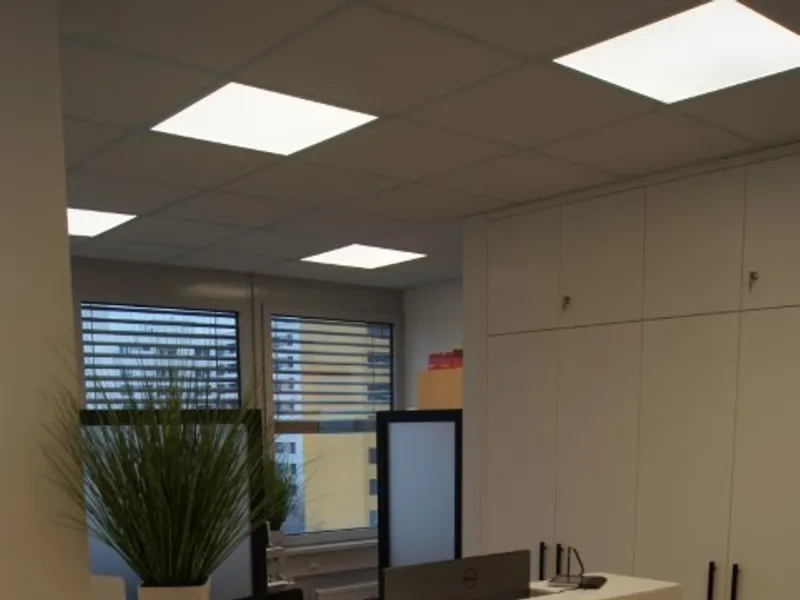 Nwaiser Coriantresen mit Logo