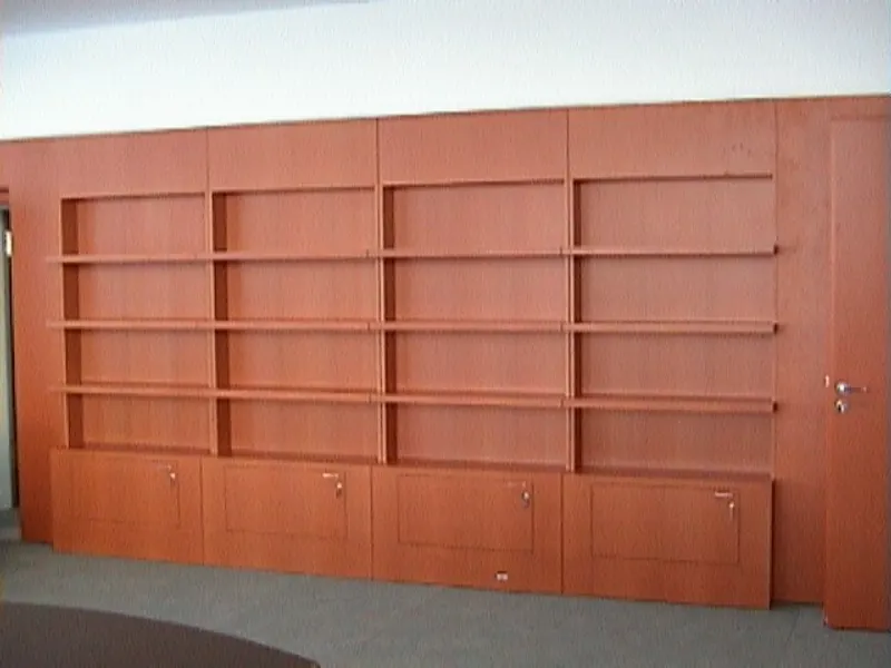 Bundeskanzleramt offene, verschiebbare Regale