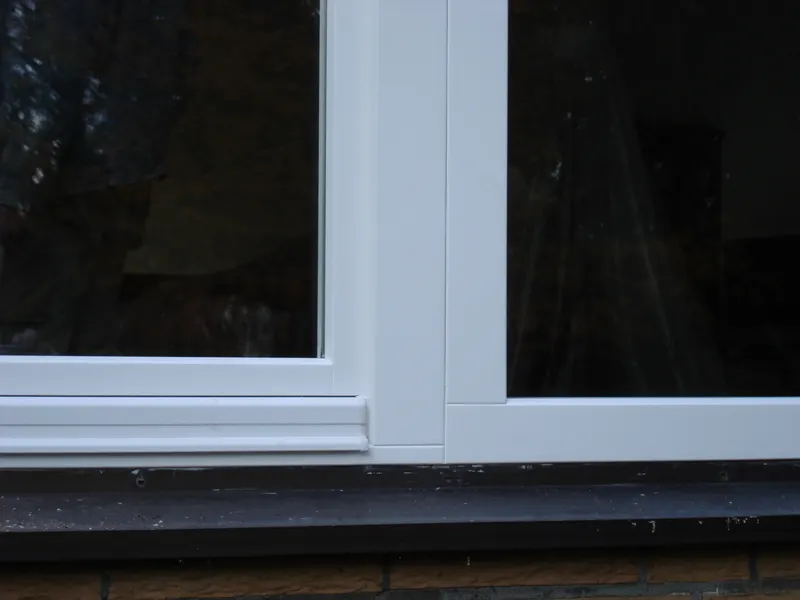 Fensteranlage mit Festverglasung und Dreh-Kippflügel, Detail