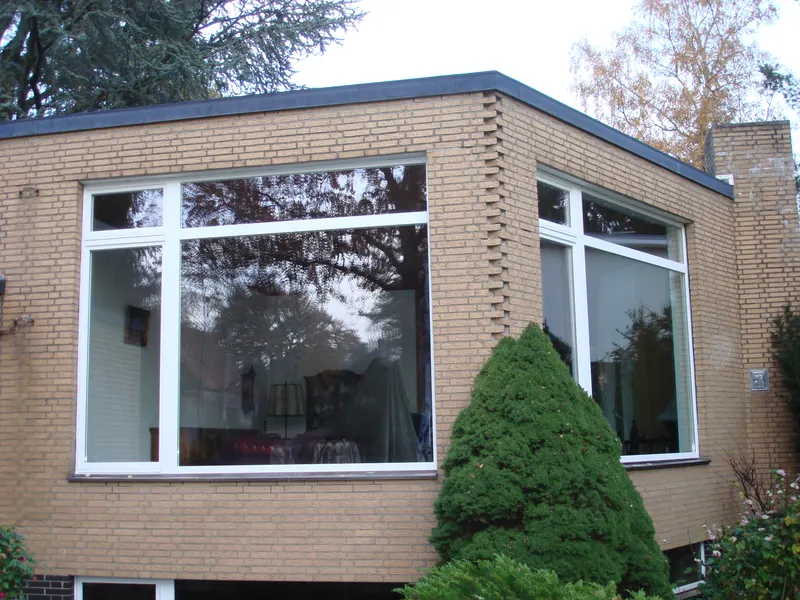 Fensteranlage mit Festverglasung und Dreh-Kippflügel