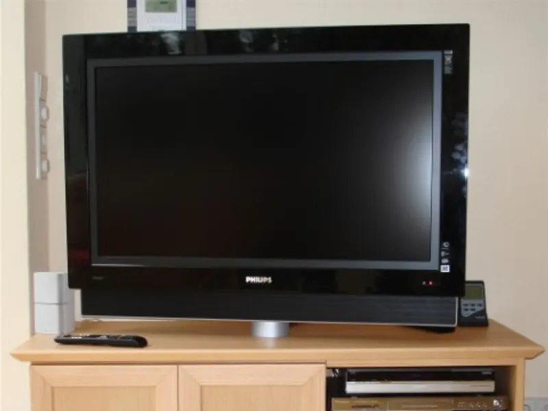 TV-Schrank Pinie, mit Fernseher