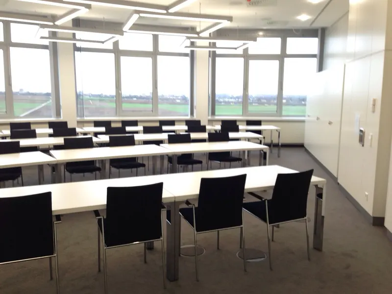 Schränke, Tische und Stühle-1, ABDA-Eschborn