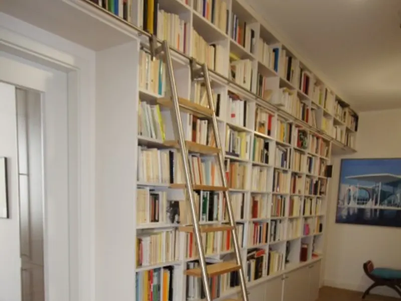 Bücherregal weiß mit Leiter, rechts
