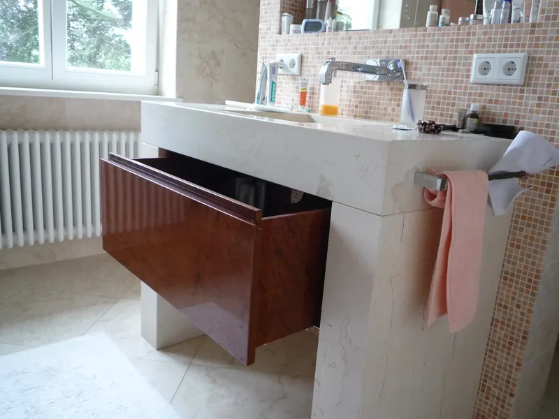 Badezimmerschubkasten, offen