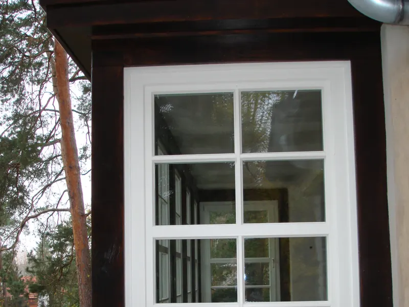 Fenster im Erker mit Sprossen