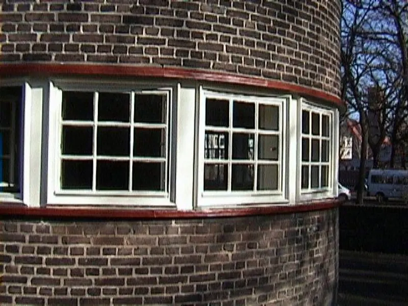 Reha Charlottenburg, reparierte Fenster (Denkmalschutz)