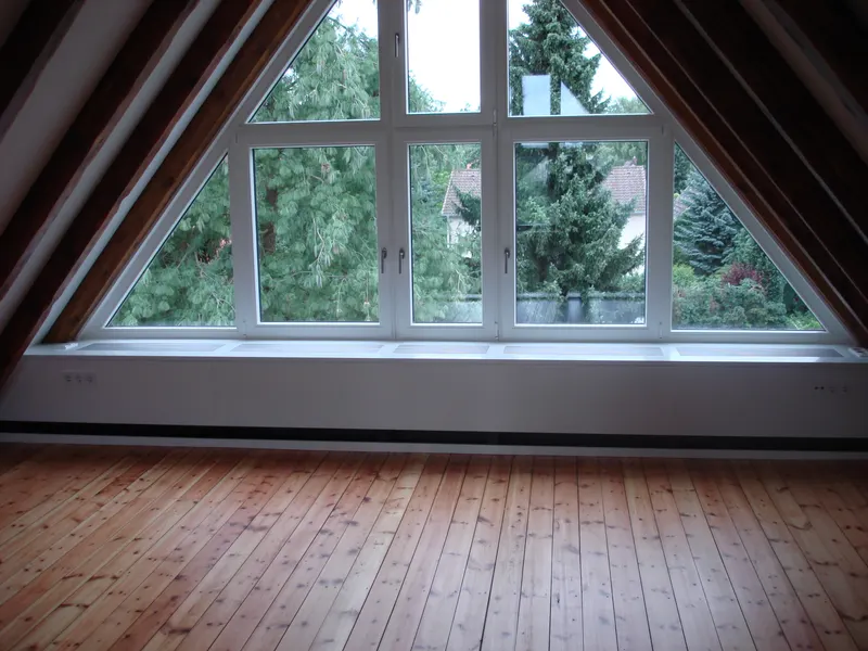 Dreieckfenster mit Fensterbank