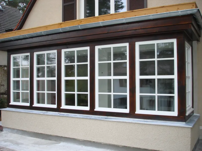 Fenster im Erker mit Sprossen-