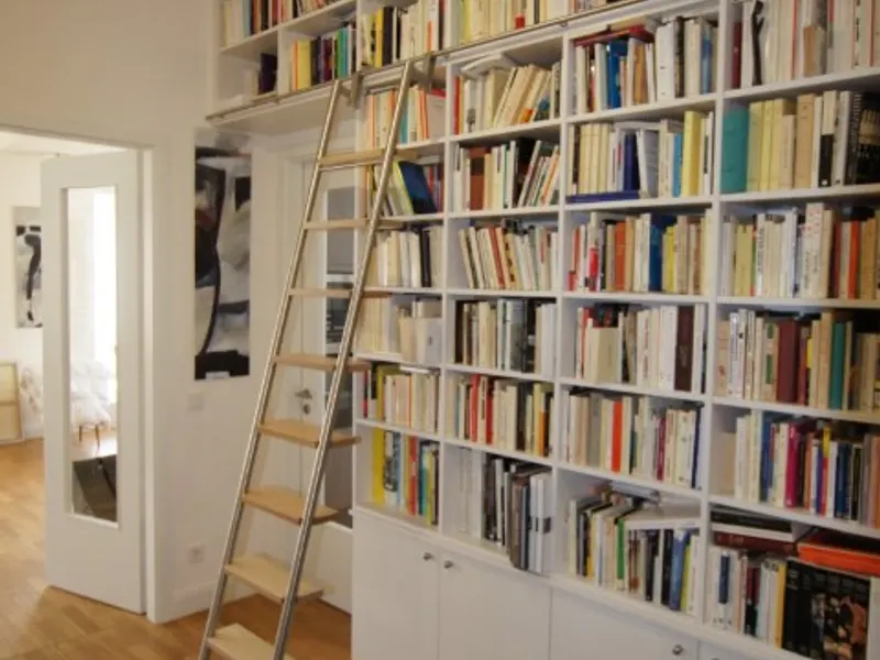 Bücherregal weiß mit Leiter, links
