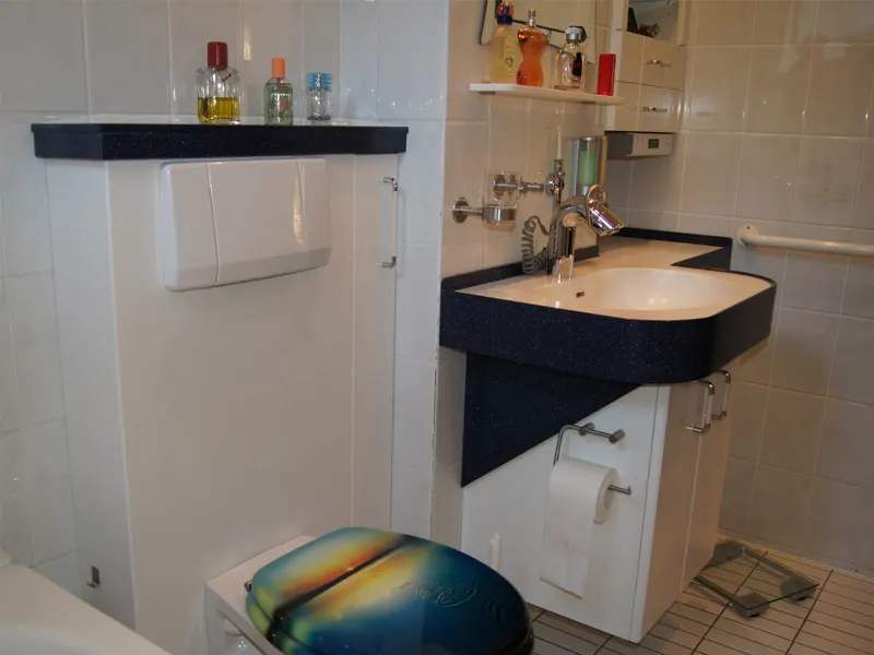 Waschtisch und Ablage Corian (Mineralwerkstoff)