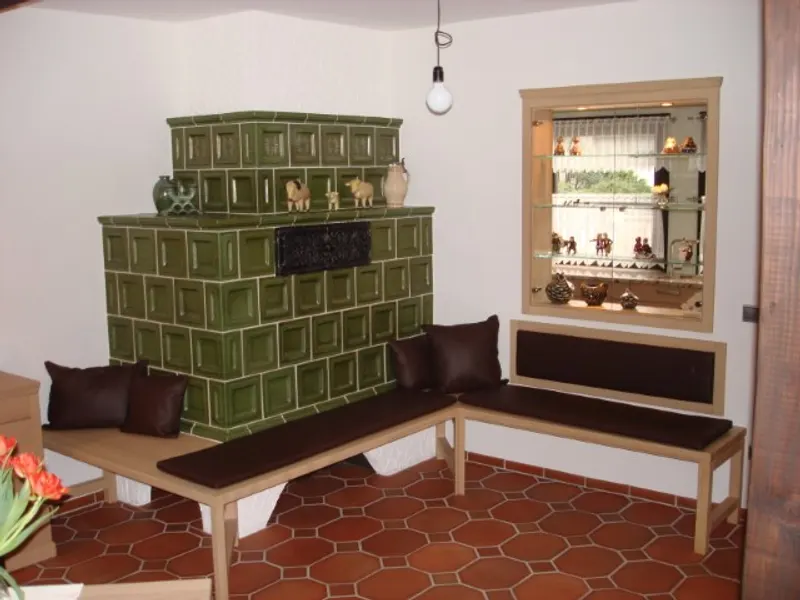 Eckbank und Vitrine aus Eiche
