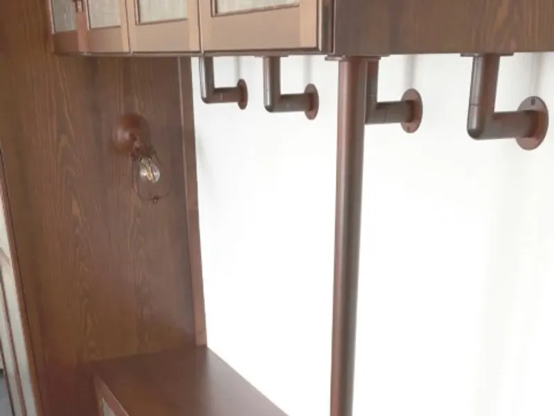 Schrank aus Kiefer, nussbaum dunkel gebeizt,